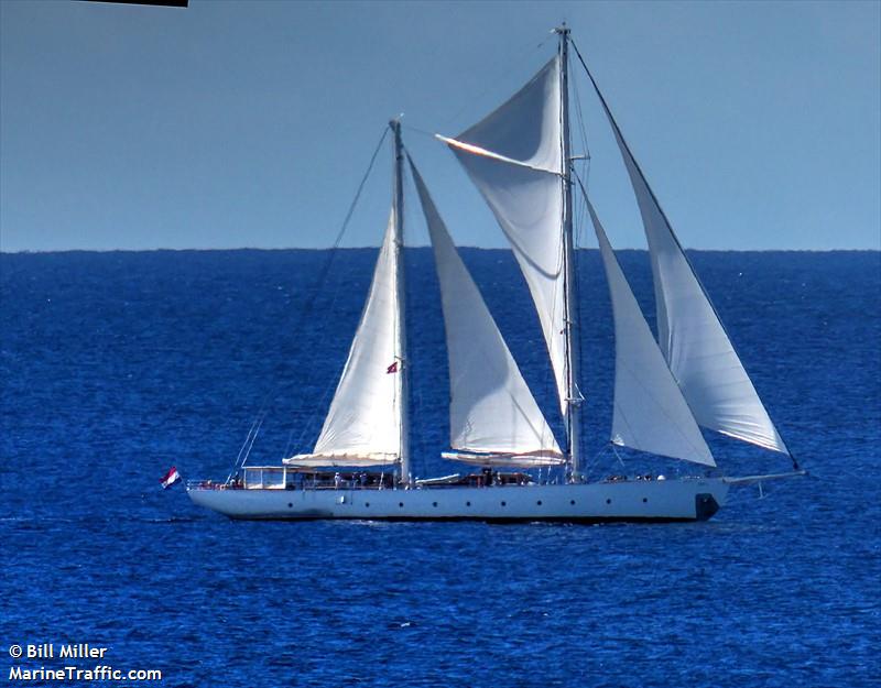 Rhea sailing vessel